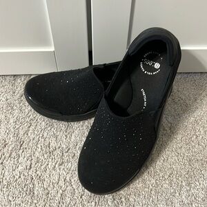 BZEES poppyseed black slip on shoes size 9